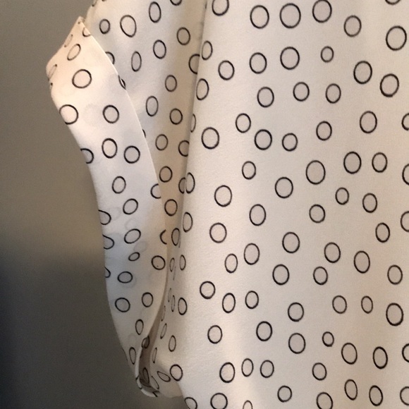 NWT “LOFT” DRESS W/BLOUSY FIT ON TOP. CREAM TOP BLACK BOTTOM SHORT SLEEVES.SZ 2 - Picture 6 of 9